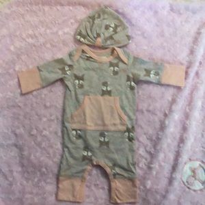 Baby girl Romper Jumpsuit and Hat, Size 0-3 months